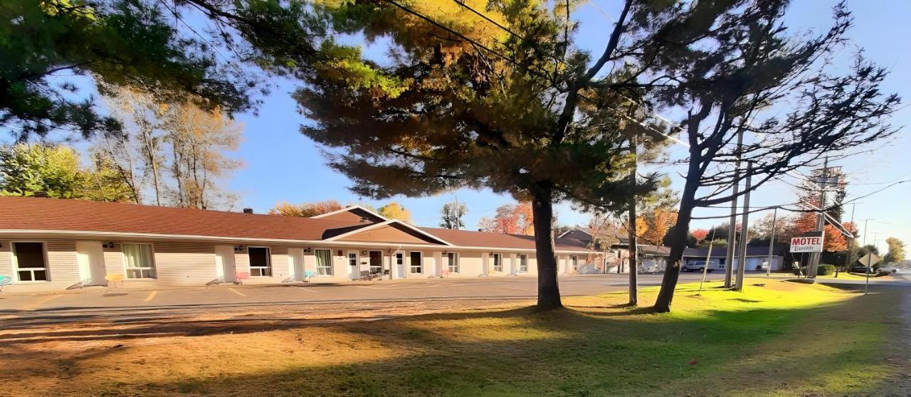 伯恩索尔汽车旅馆 若列特 外观 照片